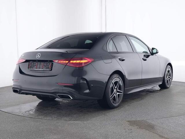 Mercedes-Benz C-KLASSE 300 e AMG Plug-In Hybride | AMG Styling | Night Pakket | Panorama Schuif-Kanteldak | Advanced Soundsystem | Stuur en Stoelverwarming | Inclusief 24 maanden MB Certified garantie voor Europa.