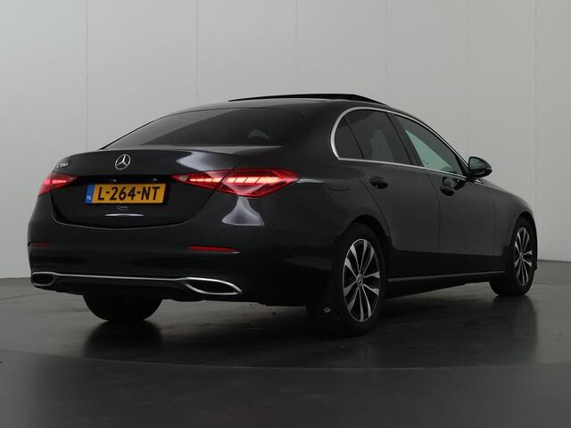 Mercedes-Benz C-KLASSE 180 Luxury Line | Panoramadak | Achteruitrijcamera | Sfeerverlichting | Stoelverwarming |