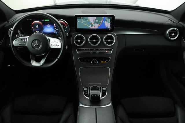 Mercedes-Benz C-KLASSE 300e AMG Night | Carplay | 360 camera | Trekhaak | Stoelverwarming | Keyless | Leder/Alcantara | Full LED | Navigatie
