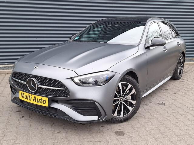 Mercedes-Benz C-KLASSE Estate 300 e AMG Line Plug in Hybrid PHEV | Panodak | Trekhaak af Fabriek | Adaptive Cruise | Elektrische Stoelen met Memory | Carplay | Sfeerverlichting | MBUX | Navigatie | 360 Camera | DAB | Virtual |