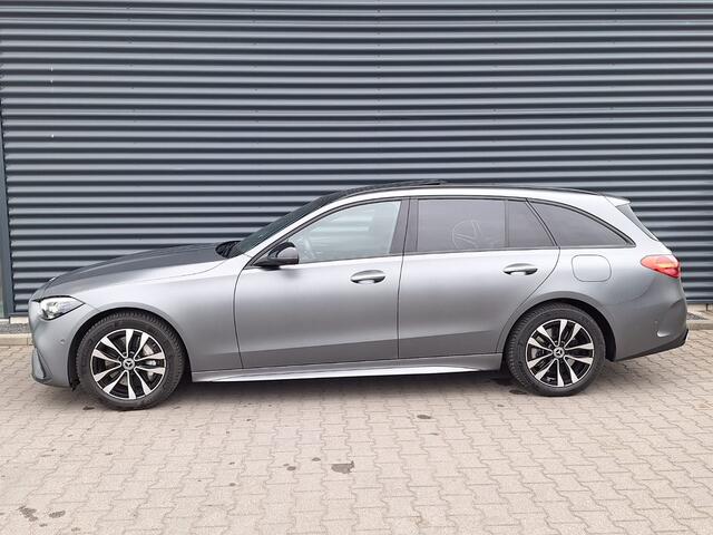 Mercedes-Benz C-KLASSE Estate 300 e AMG Line Plug in Hybrid PHEV | Panodak | Trekhaak af Fabriek | Adaptive Cruise | Elektrische Stoelen met Memory | Carplay | Sfeerverlichting | MBUX | Navigatie | 360 Camera | DAB | Virtual |