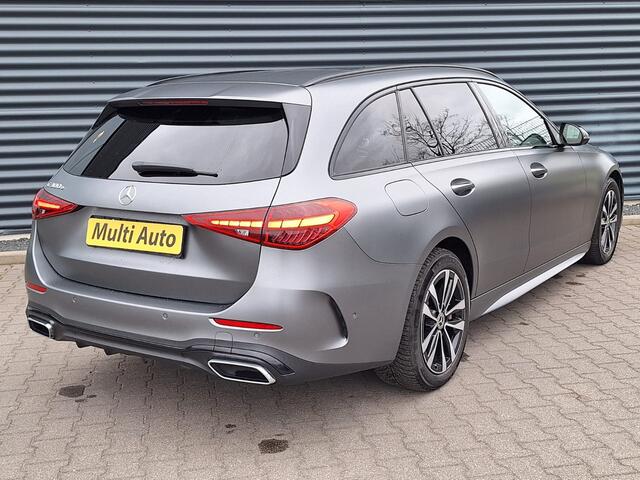 Mercedes-Benz C-KLASSE Estate 300 e AMG Line Plug in Hybrid PHEV | Panodak | Trekhaak af Fabriek | Adaptive Cruise | Elektrische Stoelen met Memory | Carplay | Sfeerverlichting | MBUX | Navigatie | 360 Camera | DAB | Virtual |