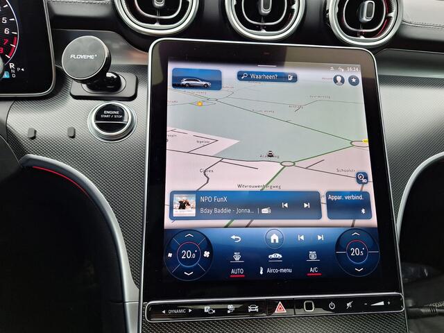 Mercedes-Benz C-KLASSE Estate 300 e AMG Line Plug in Hybrid PHEV | Panodak | Trekhaak af Fabriek | Adaptive Cruise | Elektrische Stoelen met Memory | Carplay | Sfeerverlichting | MBUX | Navigatie | 360 Camera | DAB | Virtual |