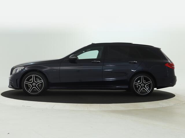 Mercedes-Benz C-KLASSE Estate 300 e AMG Plug-In Hybride | AMG Line | Night Pakket |Schuif-Kanteldak | Dodehoek Assist | 360° camera | Distronic | Inclusief 24 maanden MB Certified garantie voor Europa.