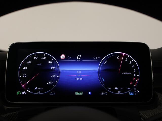 Mercedes-Benz C-KLASSE Estate 300 e AMG Line | Panoramadak | Navigatie widescreen | Lederen bekleding | Parking support met Camera | 5 spaaks lichtmetalen AMG velgen | Inclusief 24 maanden Mercedes-Benz Certified garantie voor Europa.