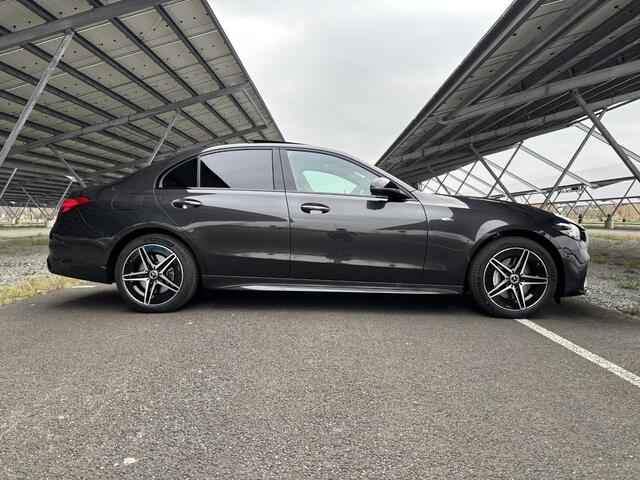 Mercedes-Benz C-KLASSE 300 e star Edition AMG Line Plus | Night | Panoramadak | Burmester | Massagestoelen | Stoelverwarming/ventilatie | 360 camera | Trekhaak | Sfeerverlichting |