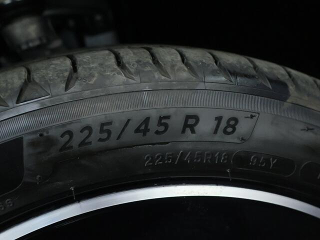 Mercedes-Benz C-KLASSE 300 e AMG Line LIMITED | Trekhaak | Nightpakket | Parkeerpakket met achteruitrijcamera | KEYLESS GO | Dodehoekassistent | Memorypakket | USB-pakket | Spiegelpakket | Premium sfeerverlichting |