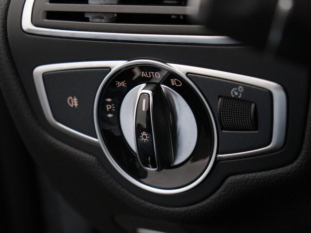 Mercedes-Benz C-KLASSE 180 Ambition | Multispaaks lichtmetalen velgen | Panoramadak | Navigatie | Parking support |