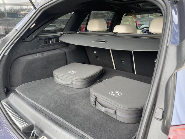 Mercedes-Benz C-KLASSE Estate 300 e Luxury Line | Beige Leder | Winter Pakket | Panoramadak | Trekhaak | DIGITAL LIGHT | DISTRONIC Afstandsassistent | 360° Camera | Stuurverwarming | Apple CarPlay | Android Auto | Elektrisch Verstelbare Stoelen + Memory