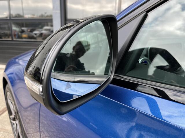 Mercedes-Benz C-KLASSE 300 e AMG Line | Premium Pakket | Night Pakket | Winter Pakket | Panoramadak | Augmented Reality voor Navigatie | DIGITAL LIGHT | 360° Camera | Elektrisch Verstelbare Stoelen + Memory | Stuurverwarming | Sfeerverlichting | Apple CarPlay | Android Auto
