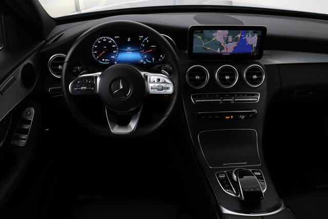 Mercedes-Benz C-KLASSE 180 AMG | Panoramadak | Leder | Stoelverwarming | Carplay | Matrix LED | Sfeerverlichting | Camera | Navigatie | Side Assist | Climate control | Park Assist