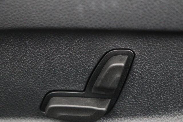 Mercedes-Benz C-KLASSE 180 AMG | Panoramadak | Leder | Stoelverwarming | Carplay | Matrix LED | Sfeerverlichting | Camera | Navigatie | Side Assist | Climate control | Park Assist