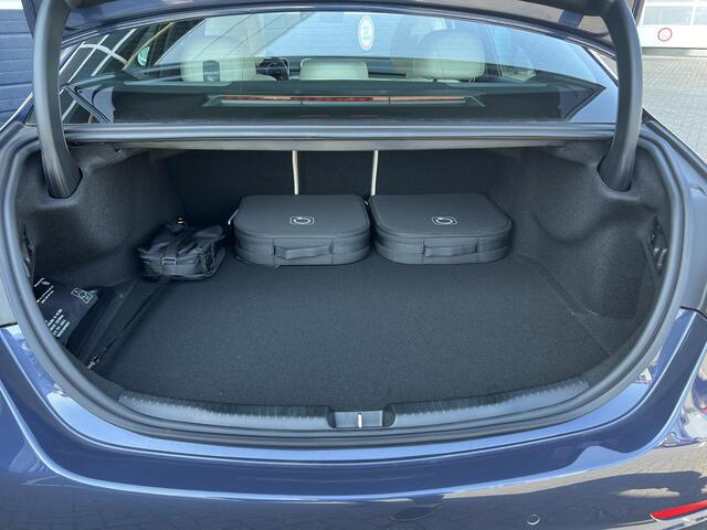 Mercedes-Benz C-KLASSE 300 e Luxury Line | Beige Leder | Winter Pakket | Panoramadak | Trekhaak | Burmester 3D Surround | DISTRONIC afstandsassistent | 360° Camera | Elektrisch Verstelbare Stoelen + Memory | Stuurverwarming | Sfeerverlichting | Apple CarPlay | Android Auto