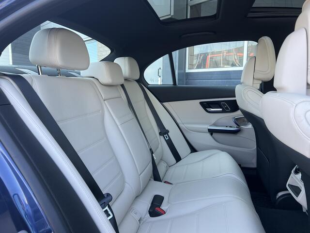 Mercedes-Benz C-KLASSE 300 e Luxury Line | Beige Leder | Winter Pakket | Panoramadak | Trekhaak | Burmester 3D Surround | DISTRONIC afstandsassistent | 360° Camera | Elektrisch Verstelbare Stoelen + Memory | Stuurverwarming | Sfeerverlichting | Apple CarPlay | Android Auto