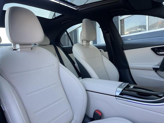 Mercedes-Benz C-KLASSE 300 e Luxury Line | Beige Leder | Winter Pakket | Panoramadak | Trekhaak | Burmester 3D Surround | DISTRONIC afstandsassistent | 360° Camera | Elektrisch Verstelbare Stoelen + Memory | Stuurverwarming | Sfeerverlichting | Apple CarPlay | Android Auto