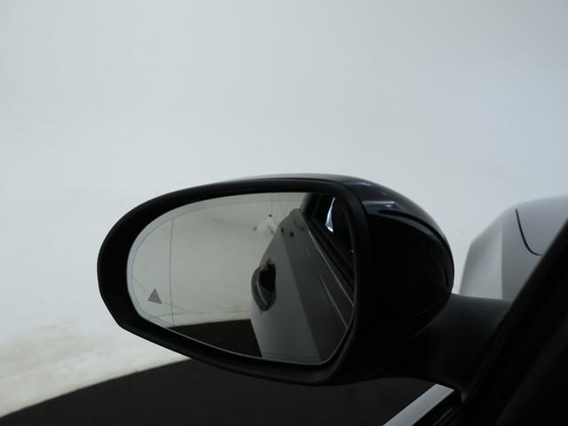Mercedes-Benz C-KLASSE 300 e Business Solution AMG | Trekhaak | Nightpakket | Parkeerpakket met achteruitrijcamera | Dodehoekassistent | Antidiefstalpakket GUARD 360° Plus | KEYLESS GO | Memorypakket | Verwarmde stoelen vooraan |