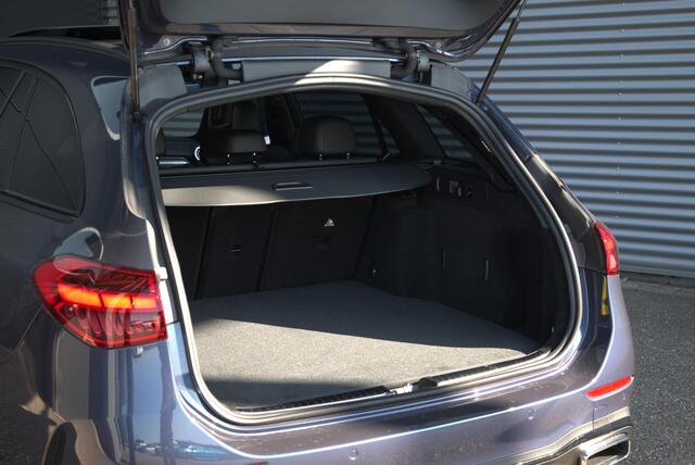 Mercedes-Benz C-KLASSE Estate 200 AMG Line | Nightpakket | Panoramadak | Winterpakket | Rijassistentiepakket Plus | 360° Camera | Burmester® 3D | Head-up display | Memorystoelen Verwarmd | Trekhaak | Sfeerverlichting | Apple & Android Carplay | Showmodel