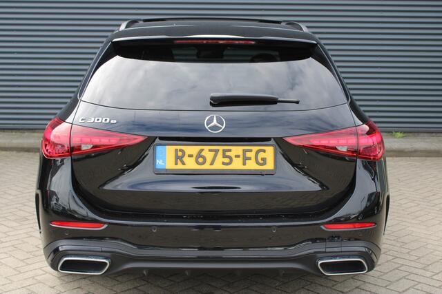 Mercedes-Benz C-KLASSE Estate 300e AMG Panoramadak Full-Led Zwenkbare-Trekhaak Leer Camera