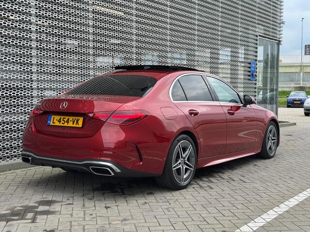 Mercedes-Benz C-KLASSE 180 AMG Line / Navigatie / Pano / Camera / Parkeersensoren V+A / Zwenkbare trekhaak / LED / Lichtmetaal 18 inch /