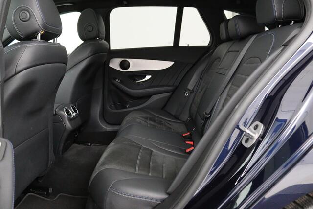 Mercedes-Benz C-KLASSE 300e AMG | Panoramadak | Stoelverwarming | 360 camera | Trekhaak | Carplay | Dodehoek detectie | Matrix LED | Navigatie | Half leder