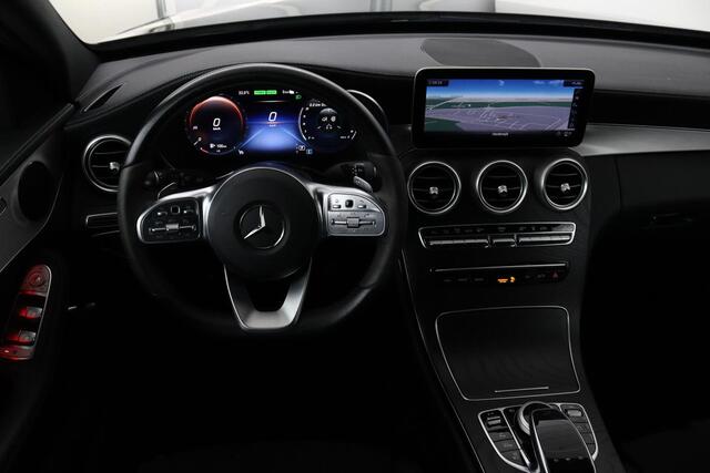Mercedes-Benz C-KLASSE 300e AMG Limited | Panoramadak | Stoelverwarming | 360 camera | Matrix LED | Carplay | Trekhaak | Leder/Alcantara | Climate control