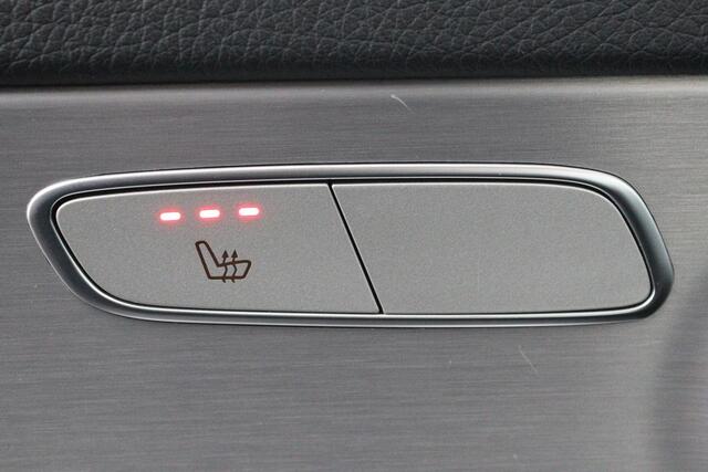 Mercedes-Benz C-KLASSE 300e AMG Limited | Panoramadak | Stoelverwarming | 360 camera | Matrix LED | Carplay | Trekhaak | Leder/Alcantara | Climate control