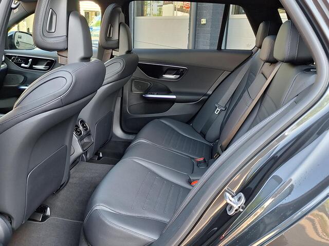 Mercedes-Benz C-KLASSE Estate 300 e Business Solution AMG | Night Pakket | Panoramadak | 360° Camera | Dodehoekassistent | Elektrisch Verstelbare Stoelen + Memory | Elektrische Achterklep | Apple CarPlay | Android Auto | Sfeerverlichting | Stoelverwarming