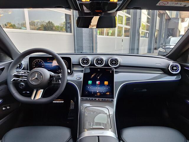 Mercedes-Benz C-KLASSE Estate 300 e Business Solution AMG | Night Pakket | Panoramadak | 360° Camera | Dodehoekassistent | Elektrisch Verstelbare Stoelen + Memory | Elektrische Achterklep | Apple CarPlay | Android Auto | Sfeerverlichting | Stoelverwarming