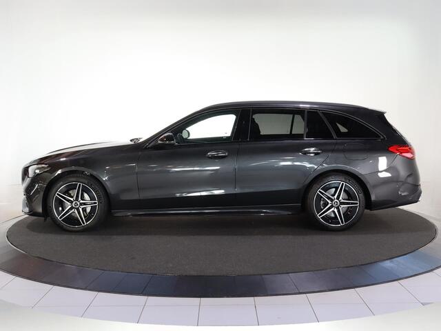 Mercedes-Benz C-KLASSE Estate 300 e AMG Line Night | Grafietgrijs/leder zwart | Dodehoekassistent | Panoramaschuifdak | Smartphone integratie | 18" Vijfspaaks lichtmetalen AMG-velgen