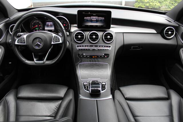 Mercedes-Benz C-KLASSE Estate 180 CDI Sport Edition Upgrade 19 inch | Incl. 12 maanden Garantie | Panorama dak | Achteruitrijcamera | Stoelverwarming | Parkeersensoren V+A | Cruise controle | Navigatie | Climate controle | LED Koplampen | Elektrische kofferbak klep | Keyless st