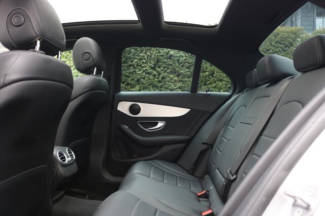 Mercedes-Benz C-KLASSE 180 AMG Pakket Aut (Orig NL! NAP! Panoramadak Sportleder Navi/Camera Full-Led 18InchAMG PrivacyGlass Pdc V+A)