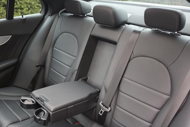 Mercedes-Benz C-KLASSE 180 AMG Pakket Aut (Orig NL! NAP! Panoramadak Sportleder Navi/Camera Full-Led 18InchAMG PrivacyGlass Pdc V+A)