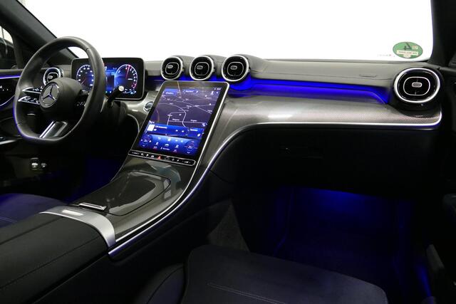 Mercedes-Benz C-KLASSE Estate 300 e AMG Line / C63S AMG Diffuser / Panamericana Grill / Panoramadak / Elektr. verstelbare voorstoelen (memory) / Digital Light / Ambienteverlichting / Stoelverwarming / Rondomzichtcamera / Luchtvering met niveauregeling (achteras) / Apple Carplay