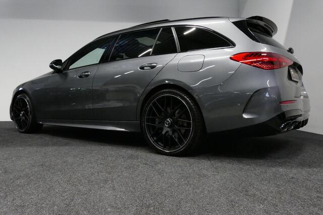 Mercedes-Benz C-KLASSE Estate 300 e AMG Line / C63S AMG Diffuser / Panamericana Grill / Panoramadak / Elektr. verstelbare voorstoelen (memory) / Digital Light / Ambienteverlichting / Stoelverwarming / Rondomzichtcamera / Luchtvering met niveauregeling (achteras) / Apple Carplay