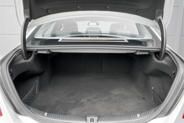 Mercedes-Benz C-KLASSE 180 Avantgarde Burmester Navi Camera Trekhaak