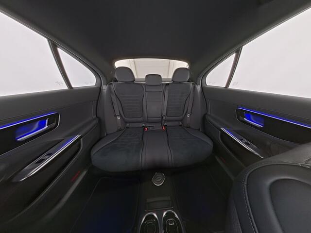 Mercedes-Benz C-KLASSE 300 e AMG Plug-In Hybride | AMG Line | Night Pakket | Led Koplampen | Stuur en Stoelverwarming |