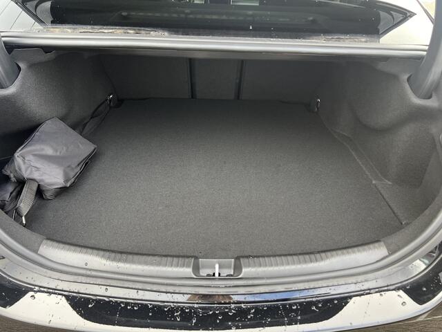 Mercedes-Benz C-KLASSE 300 e Business Solution AMG | Night Pakket | Winter Pakket | Panoramadak | 360° Camera | DISTRONIC Afstandsassistent | Dodehoekassistent | Elektrisch Verstelbare Stoelen + Memory | Stoelverwarming | Stuurverwarming | Apple CarPlay | Android Auto