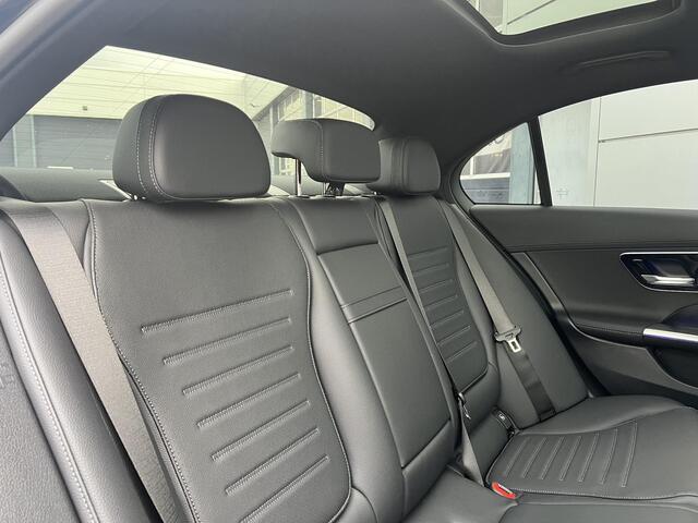 Mercedes-Benz C-KLASSE 300 e Business Solution AMG | Night Pakket | Winter Pakket | Panoramadak | 360° Camera | DISTRONIC Afstandsassistent | Dodehoekassistent | Elektrisch Verstelbare Stoelen + Memory | Stoelverwarming | Stuurverwarming | Apple CarPlay | Android Auto