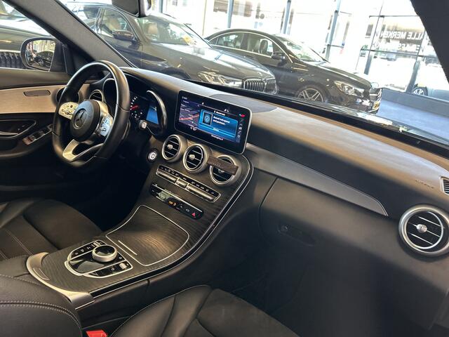 Mercedes-Benz C-KLASSE 200 Premium Plus Pack AMG Facelift | Cruise control | Climate control | Achteruitrijcamera | Adaptief onderstel | Navigatie | Sfeerverlichting | 19''INCH AMG | Stoelverwarming