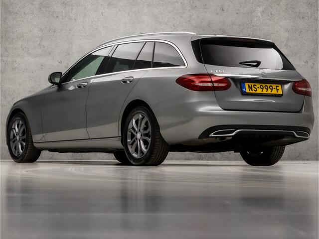 Mercedes-Benz C-KLASSE Estate 180 AMG Sport 157Pk Automaat (DUBBEL PANORAMADAK, 1e EIGENAAR, NAVIGATIE, STOELVERWARMING, GETINT GLAS, LEDER, SPORTSTOELEN, ELEK ACHTERKLEP, CRUISE CONTROL, NIEUWSTAAT)