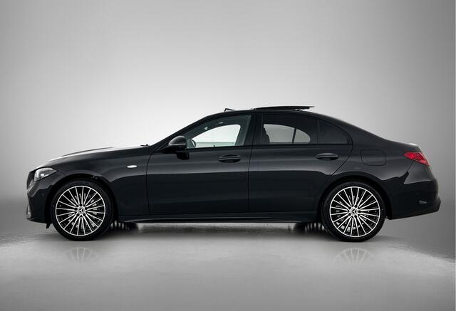 Mercedes-Benz C-KLASSE 300 e Business Solution AMG | Panoramaschuifdak | Trekhaak | Nightpakket | Smartphone integratie | Antidiefstalpakket GUARD 360° Plus | Parkeerpakket met 360°-camera | 19" multispaaks AMG-velgen |