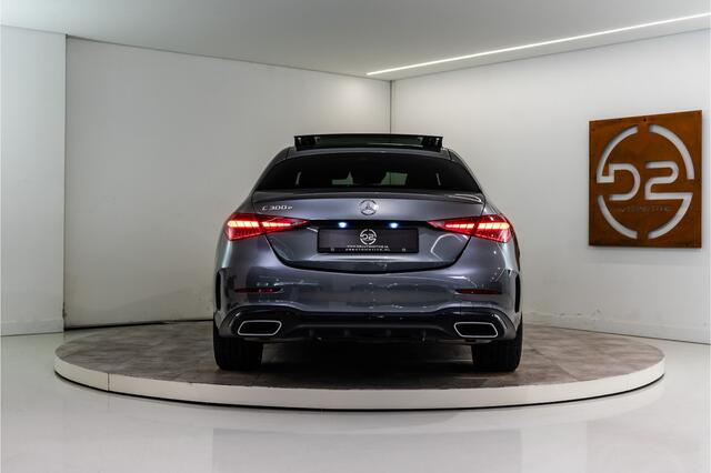 Mercedes-Benz C-KLASSE 300 e AMG Line 313PK Plug-In | Pano | Sfeer | Trekhaak | Leder | Laser | VOL! 12 MND Garantie