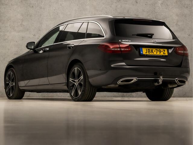 Mercedes-Benz C-KLASSE Estate 300e PHEV Sport 320Pk Automaat (APPLE CARPLAY, GROOT NAVI, CAMERA, ELEK SPORTSTOELEN, ADAPTIVE CRUISE, STOELVERWARMING, GETINT GLAS, TREKHAAK, NIEUWSTAAT)