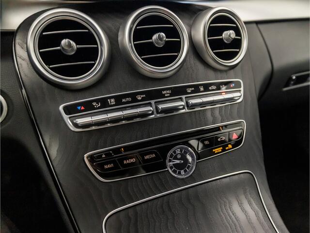 Mercedes-Benz C-KLASSE Estate 350 e Deluxe 279Pk Automaat (NAVIGATIE, CAMERA, LUCHTVERING, ADAPTIVE CRUISE, LEDER, ELEK SPORTSTOELEN, STOELVERWARMING, KEYLESS START, GETINT GLAS, NIEUWE APK, NIEUWSTAAT)