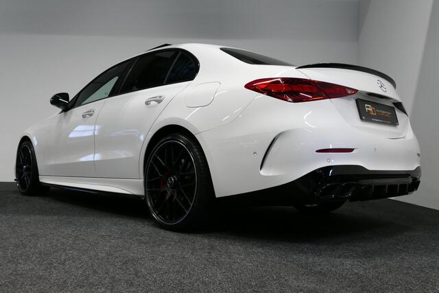 Mercedes-Benz C-KLASSE 300 e AMG Line / C63S AMG Diffuser / Panamericana Grill / Panoramadak / Massage stoelen / Stoelverwarm- & koeling / Ambienteverlichting Premium / Elektr. verstelbare voorstoelen + memory / Apple Carplay - Android Auto / Head-up Display / Stuurwiel verwarm
