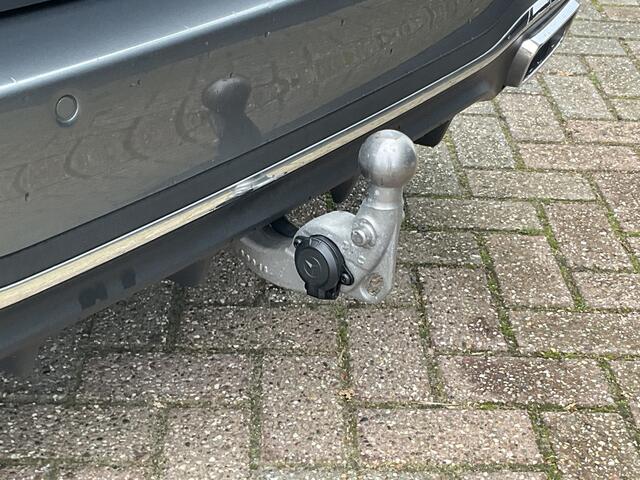 Mercedes-Benz C-KLASSE Estate 180 AMG Line Trekhaak Pano Burmester Memory HUD Leer Verw+Ventilatie BOMVOL!