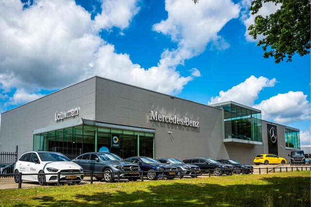 Mercedes-Benz C-KLASSE Estate 300 e AMG Plug-In Hybride Edition AMG-Line | Panorama Schuif-Kanteldak | Alarm Klasse 3 |360° camera | Stuur en Stoelverwarming. Inclusief 24 maanden Mercedes-Benz Certified garantie voor Europa.