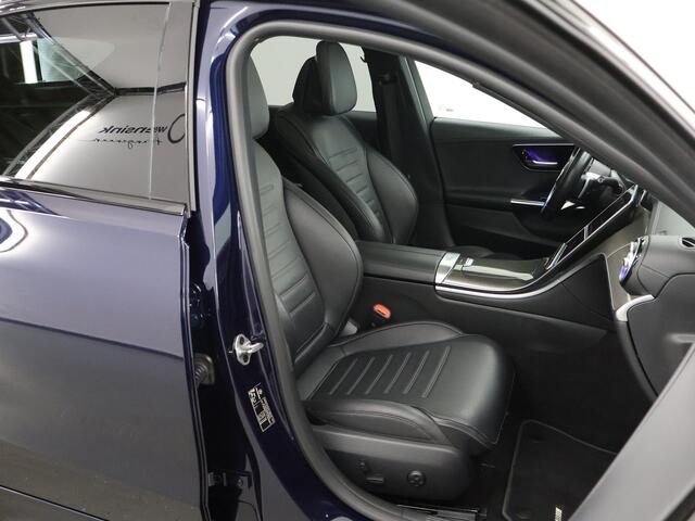 Mercedes-Benz C-KLASSE 180 AMG Line | Night | Panoramadak | Sfeerverlichting | Stoelverwarming | 19" lichtmetalen velgen |