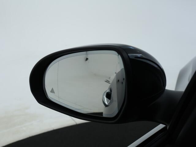 Mercedes-Benz C-KLASSE 300 e AMG Nightpakket | Panorama Dak | Memory | Dode Hoek Ass | 360 gr Camera | Stuur- en Stoelverwarming | Sfeerverlichting | Inclusief 24 maanden MB Certified garantie voor Europa.