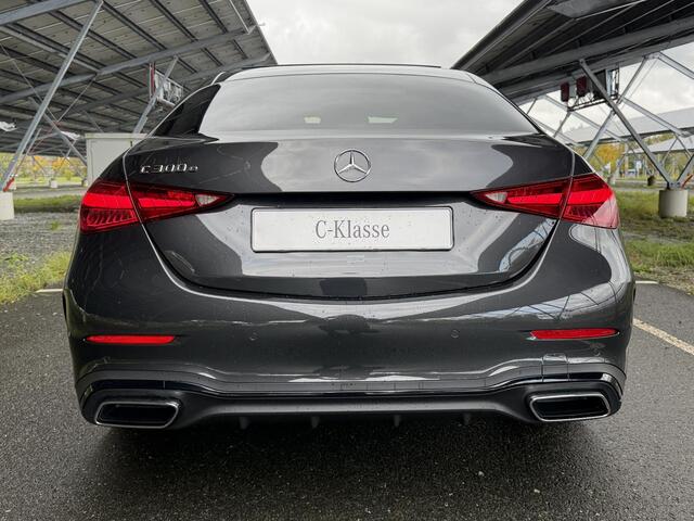 Mercedes-Benz C-KLASSE 300e Business Solution AMG | Night | Panoramaschuifdak | DIGITAL LIGHT | 19" multispaaks Velgen | 360° camera | Dodehoekassistent |